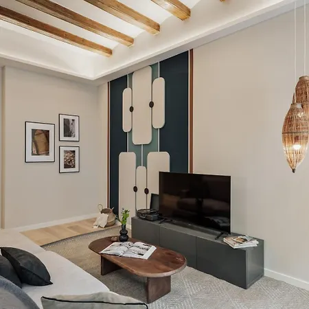 Cesme - 2 Bedrooms And Balcony In Sant Pere Barcelona